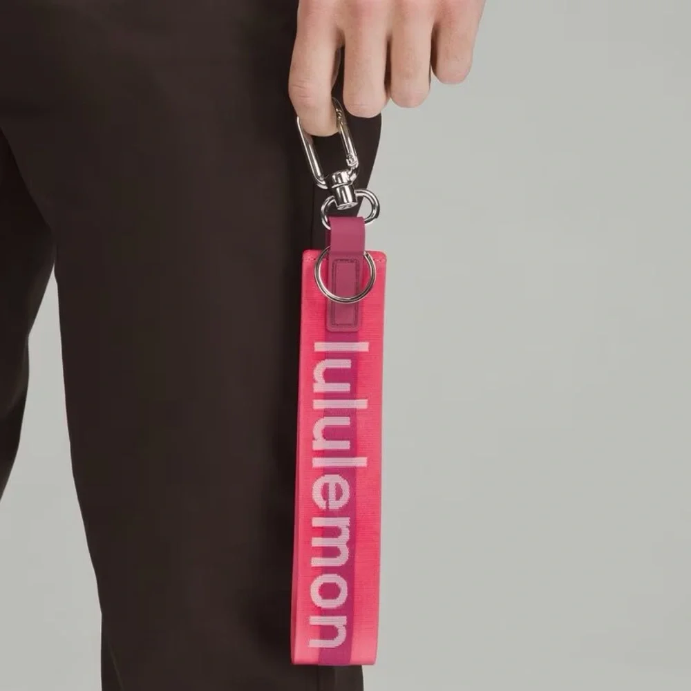 NWT Lululemon never lost keychain wordmark - Sakura pink washed mauve white - Picture 3 of 4